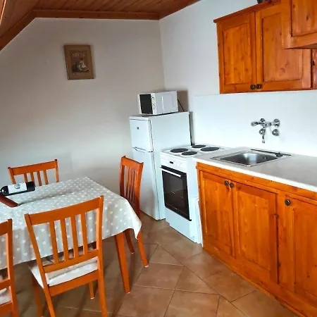 Hangulat Vendeghaz / Apartment *