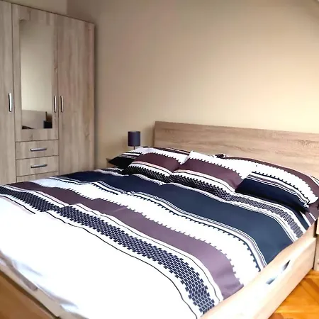 Hangulat Vendeghaz / Apartment *